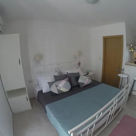 Luna Drvenik (Split-Dalmatia)