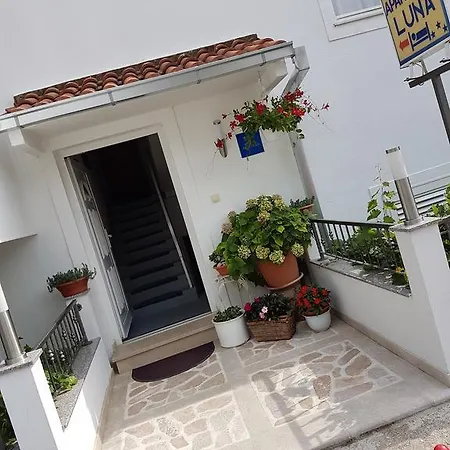 Luna Apartament *