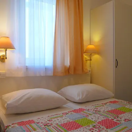 Luna Apartman Drvenik (Split-Dalmatia)